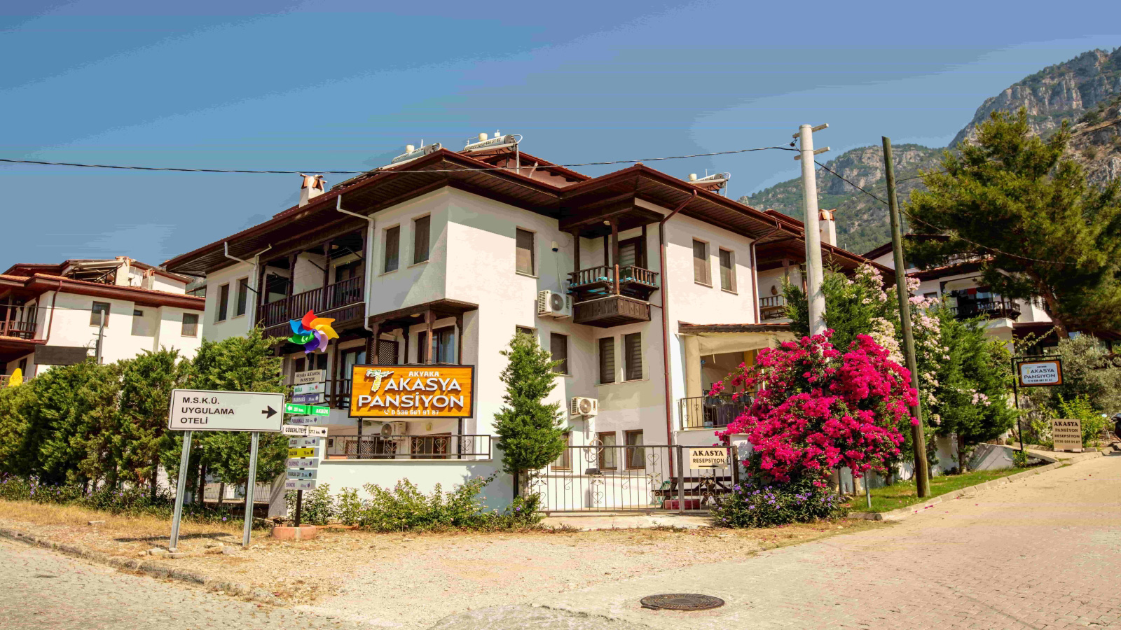 Muğla Akyaka'da bulunan Akyaka Akasya Pansiyon dış görünümü